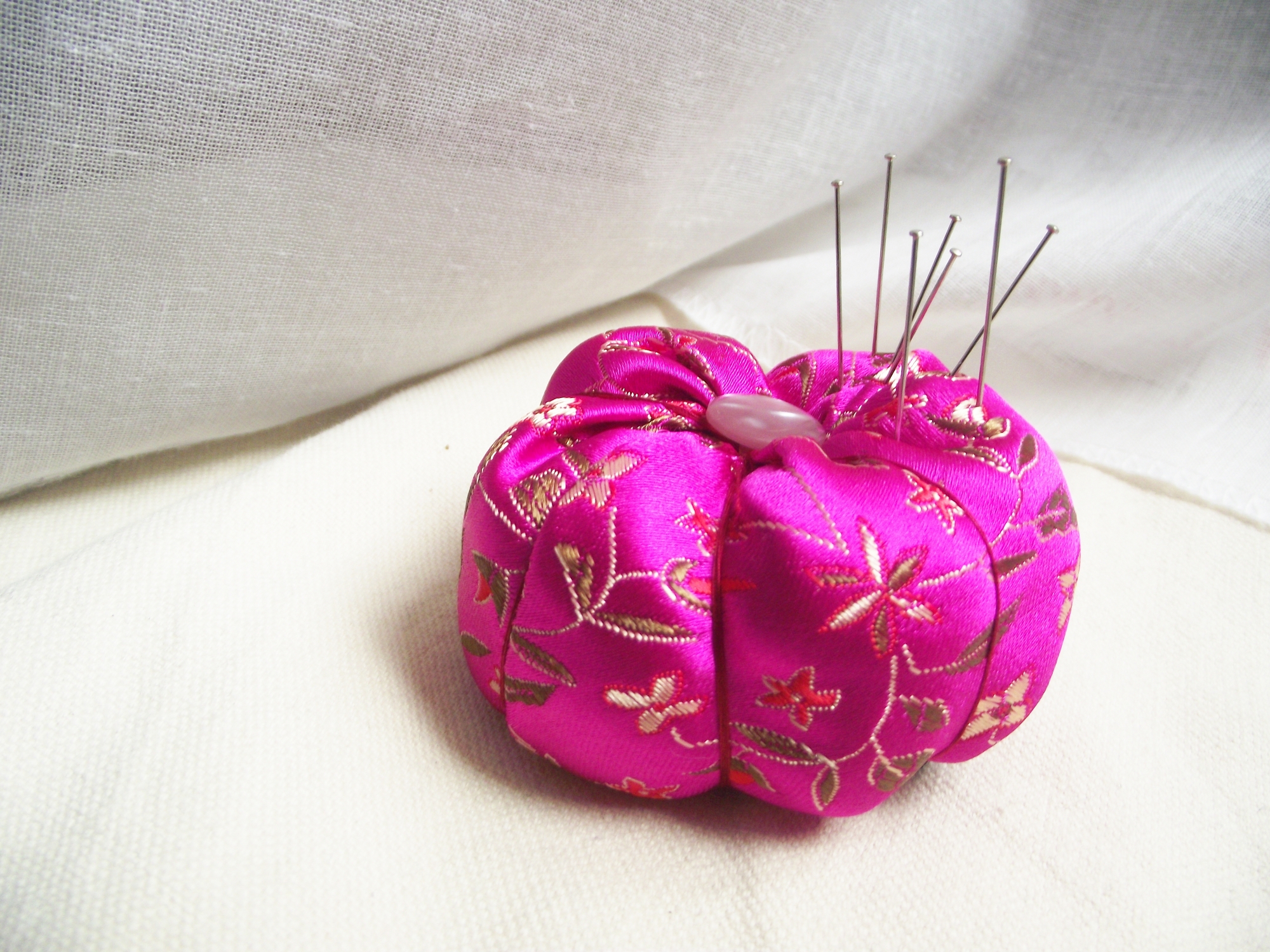 Puntaspilli da polso a zucca/fiore cineseChinese Pumpkin/Flower wrist pincushion how to